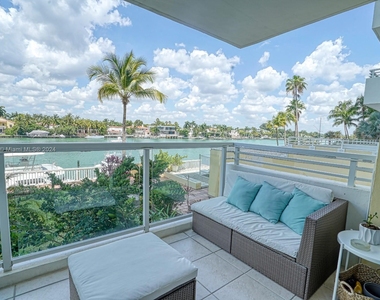 5600 Collins Ave - Photo Thumbnail 3