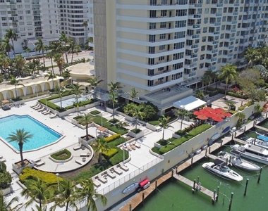 5600 Collins Ave - Photo Thumbnail 16