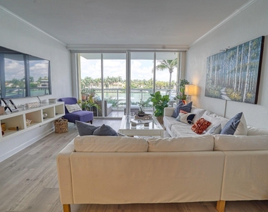 5600 Collins Ave - Photo Thumbnail 4