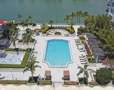 5600 Collins Ave - Photo Thumbnail 15