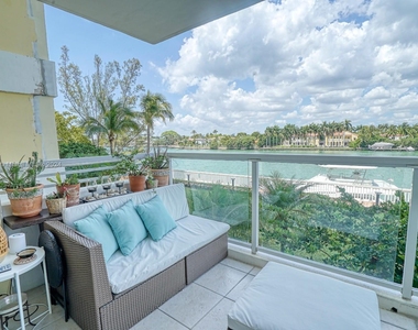 5600 Collins Ave - Photo Thumbnail 1