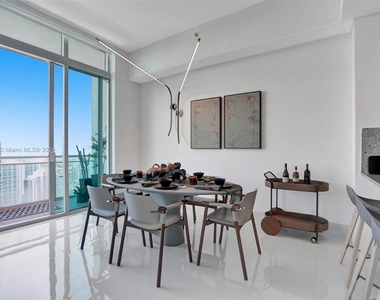 950 Brickell Bay Dr - Photo Thumbnail 7