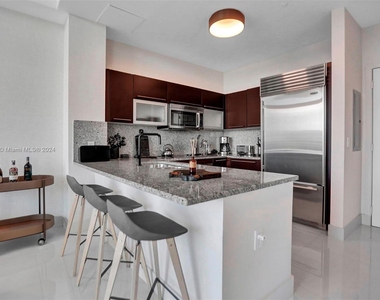 950 Brickell Bay Dr - Photo Thumbnail 5