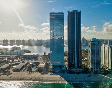 18501 Collins Ave - Photo Thumbnail 16