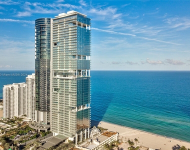 18501 Collins Ave - Photo Thumbnail 0