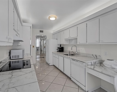 2751 S Ocean Dr - Photo Thumbnail 8