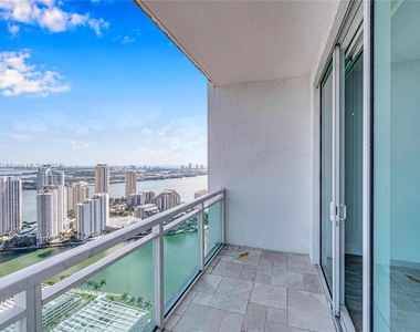 950 Brickell Bay Dr - Photo Thumbnail 0