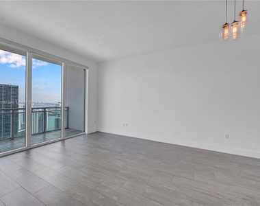 950 Brickell Bay Dr - Photo Thumbnail 11