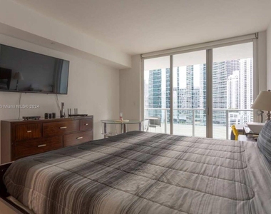 1300 Brickell Bay Dr - Photo Thumbnail 12