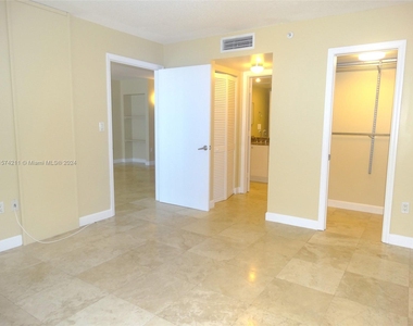 6917 Collins Ave - Photo Thumbnail 5