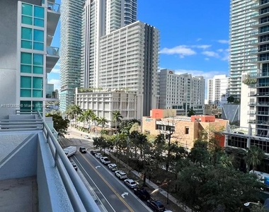 1050 Brickell Av - Photo Thumbnail 1