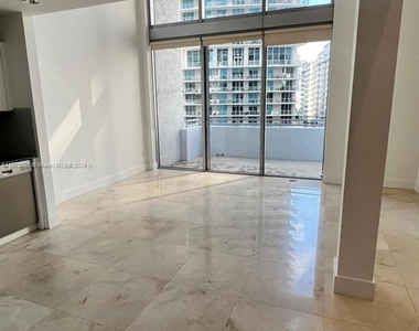 1050 Brickell Av - Photo Thumbnail 4