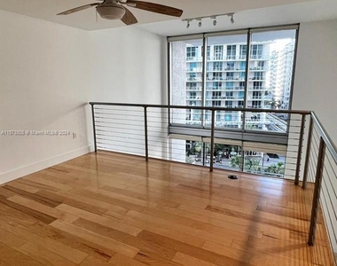 1050 Brickell Av - Photo Thumbnail 8