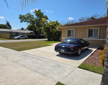 9400 Sw 169th St - Photo Thumbnail 1