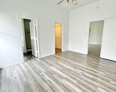 7810 Hawthorn - Photo Thumbnail 13