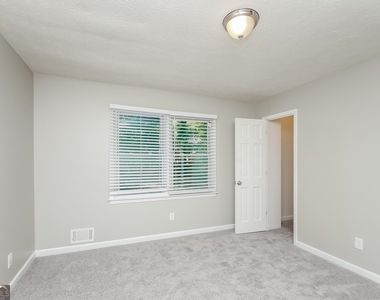 2855 Hickory Circle - Photo Thumbnail 9