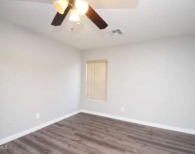 28259 N Silver Lane - Photo Thumbnail 11