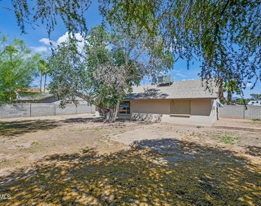 15652 N 52nd Street - Photo Thumbnail 14