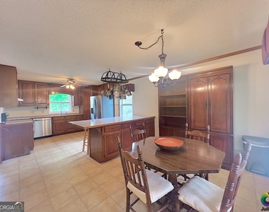 4819 Sunview Court - Photo Thumbnail 9