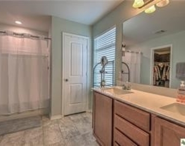 1033 Sagebrush Drive - Photo Thumbnail 7