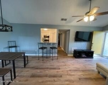 2511 Whispering Woods Boulevard - Photo Thumbnail 3