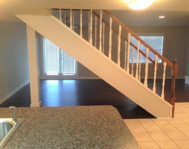 1720 Stonegate Drive - Photo Thumbnail 7