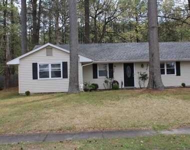 2833 Augusta Circle - Photo Thumbnail 2