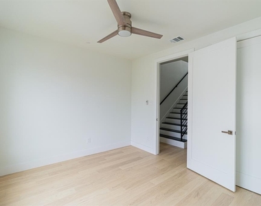 4210 Roseland Avenue - Photo Thumbnail 22