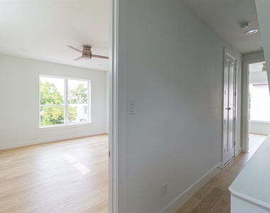 4210 Roseland Avenue - Photo Thumbnail 12