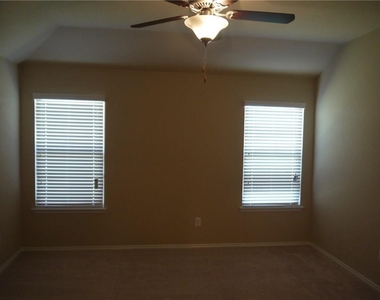 12009 Clearpoint Court - Photo Thumbnail 16