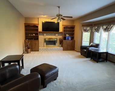 1360 Hunter Circle - Photo Thumbnail 6