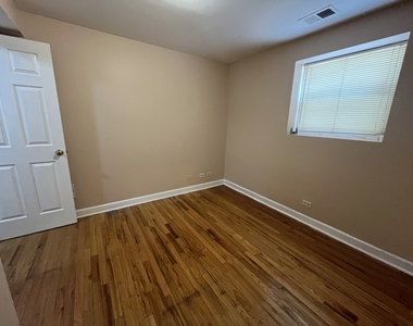 2251 W Rosemont Avenue - Photo Thumbnail 9