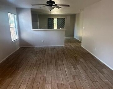 323 Amberdale Oak - Photo Thumbnail 10