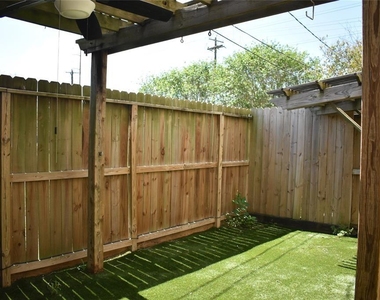 3123 Dallas Street - Photo Thumbnail 17