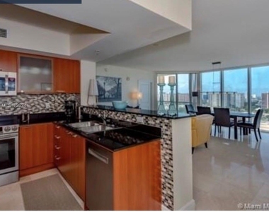 16699 Collins Ave - Photo Thumbnail 4