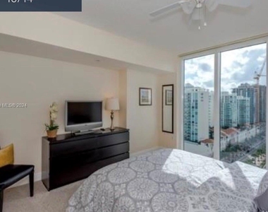 16699 Collins Ave - Photo Thumbnail 11