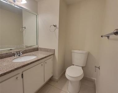 1300 Ne Miami Gardens Dr - Photo Thumbnail 7