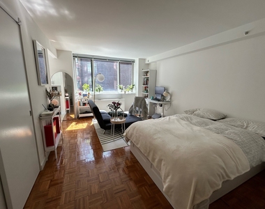33 West End Avenue - Photo Thumbnail 4