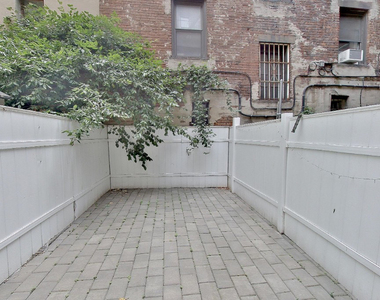 East 10th Street-Private Outdoor Garden - Photo Thumbnail 0