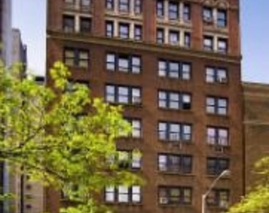 East 75th Street - Photo Thumbnail 4