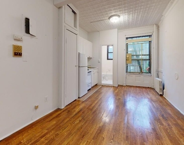 322 East 89 Street - Photo Thumbnail 3