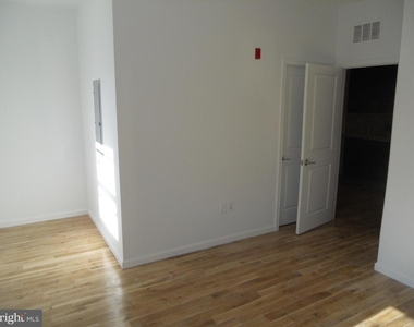 4309 Main St - Photo Thumbnail 9