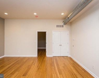 2422 Frankford Ave - Photo Thumbnail 5