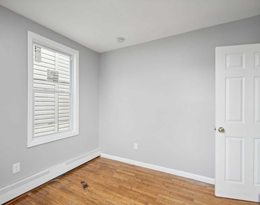 35 Bostwick Avenue - Photo Thumbnail 12