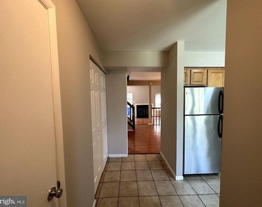 8121 Fenwick Ct - Photo Thumbnail 2