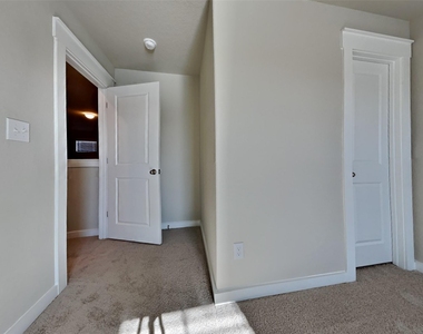 886 Casina Cir - Photo Thumbnail 9