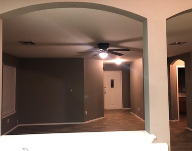 215 Mesa Dr - Photo Thumbnail 7