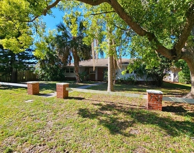 5311 Luna Vista Drive - Photo Thumbnail 1