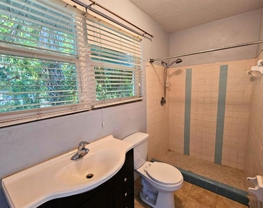 5311 Luna Vista Drive - Photo Thumbnail 20