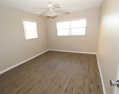 1007 Burbank Court - Photo Thumbnail 10